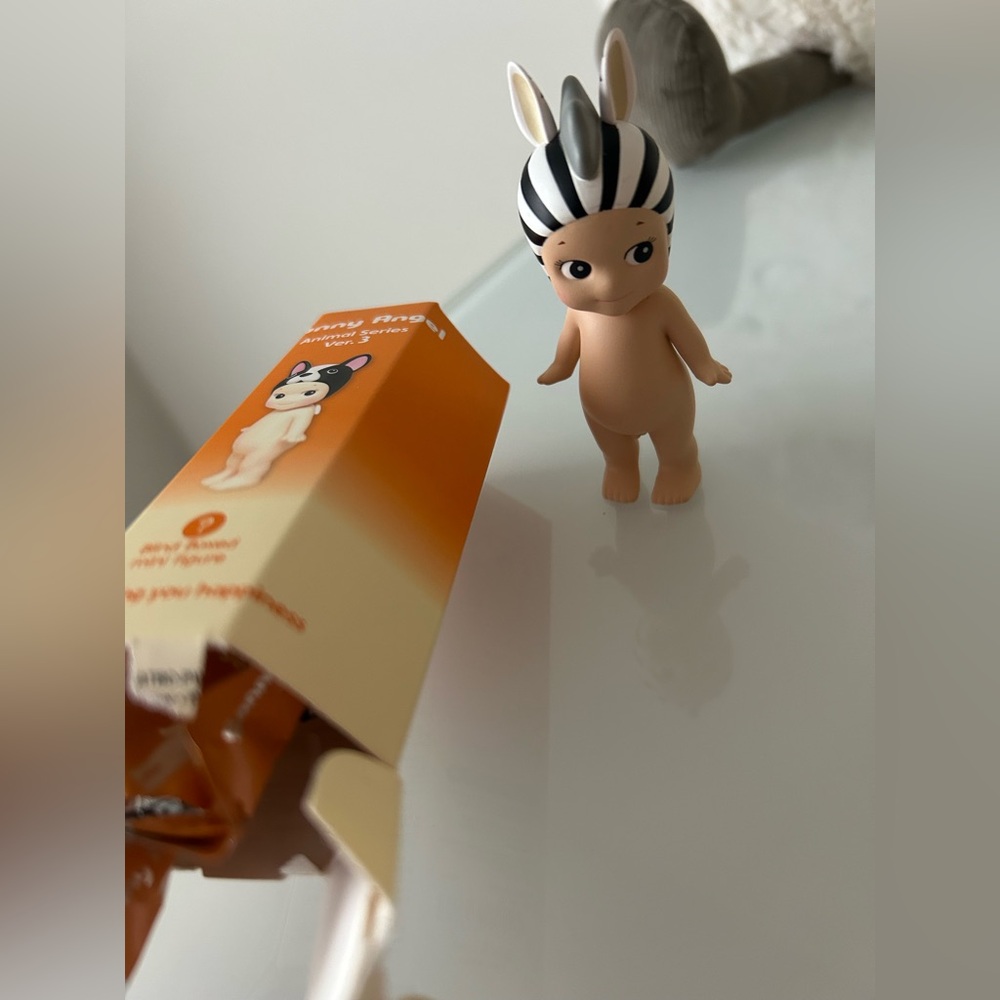 Sonny Angel Zebra Viral Collectible Figure Animal Series 3 opened blind box - Picture 2 of 4